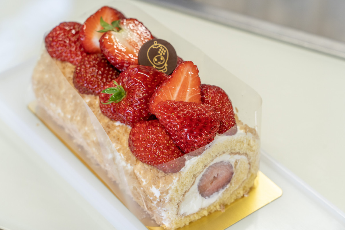 農マル園芸吉備路農園「ケーキ工房」の完熟いちごのロールケーキ