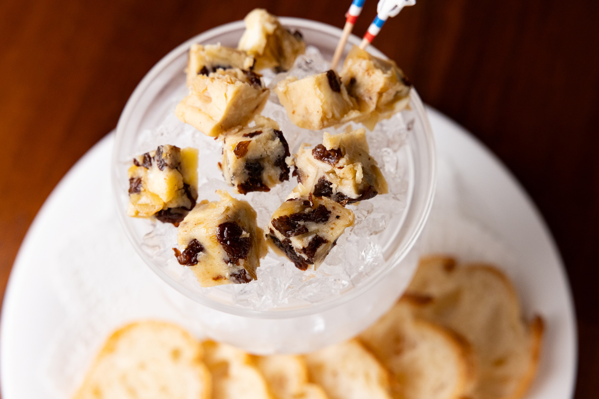 華やかなドリンクと一緒に頼みたい「自家製レーズンバター」1,200円