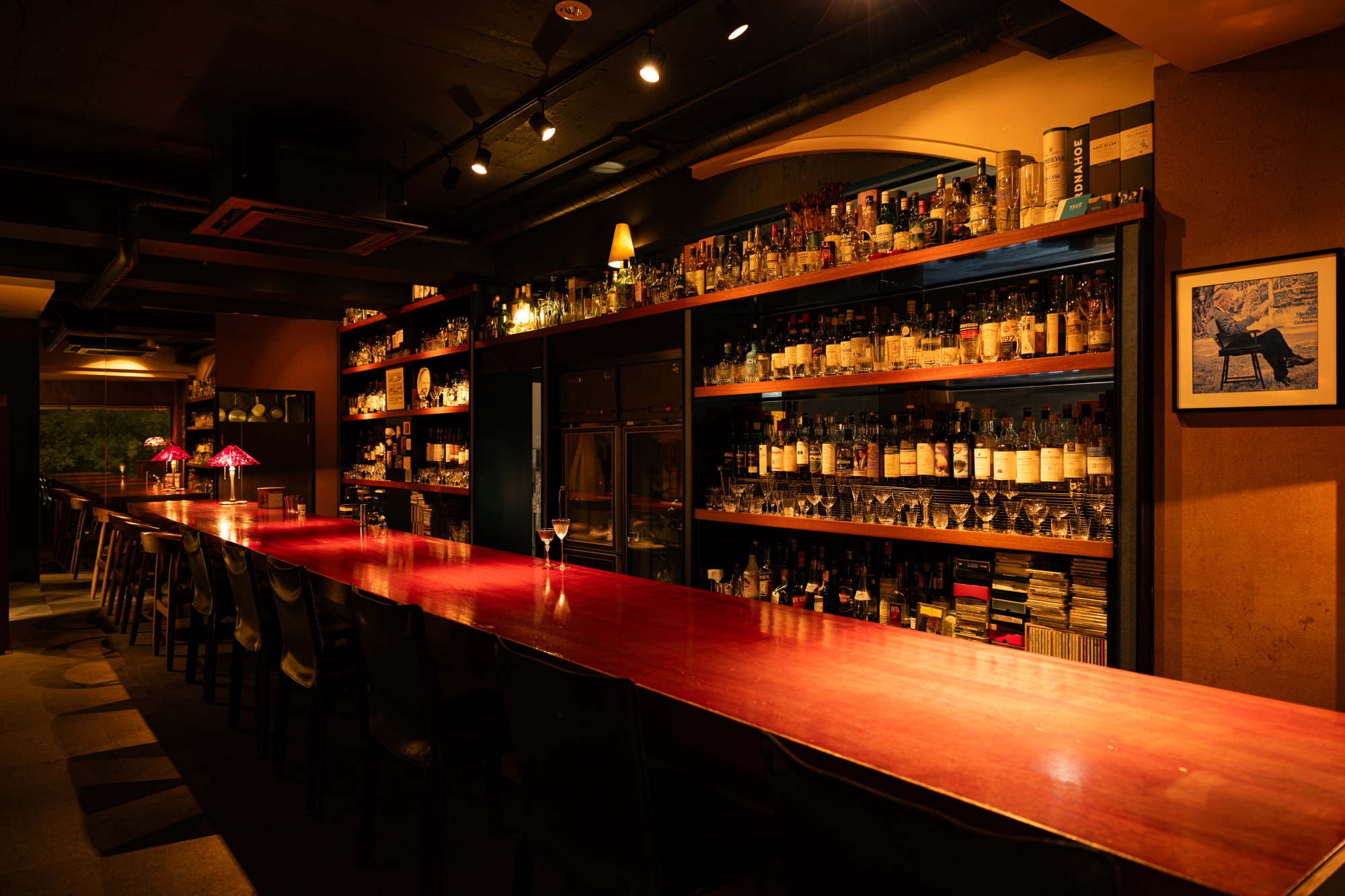 街中にありながら、喧騒を離れた場所でゆっくり過ごしてください。