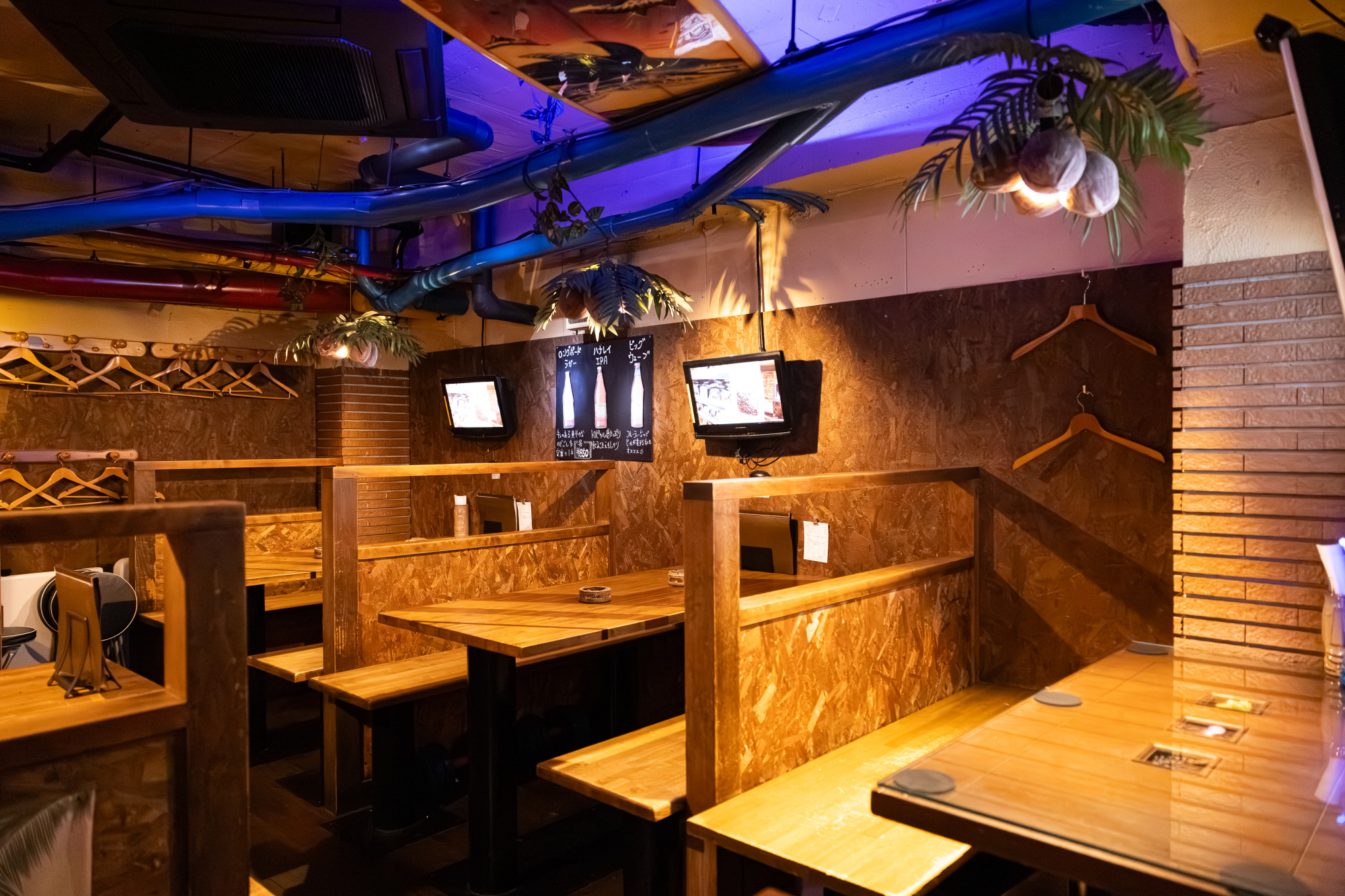 店内にはボックス席もあるので、グループでもくつろげます。