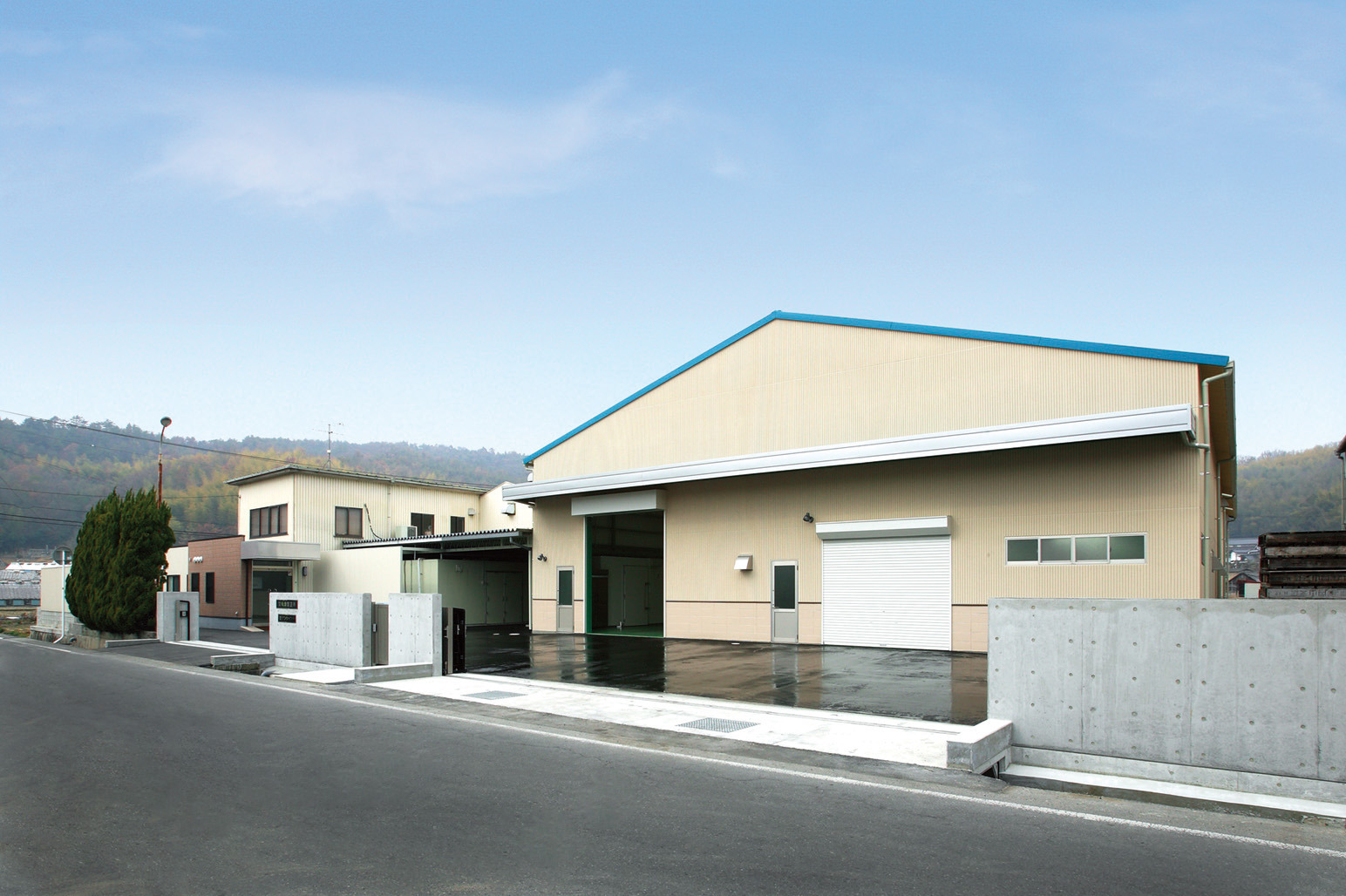 本社工場外観