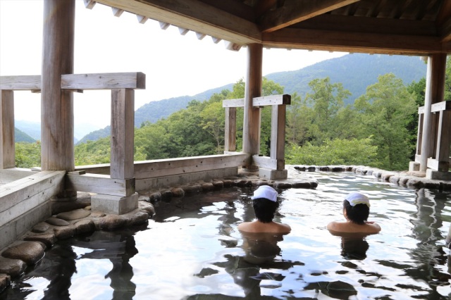汗をかいた後もさっぱり爽快！ 温泉の近くにあるキャンプ場5選
