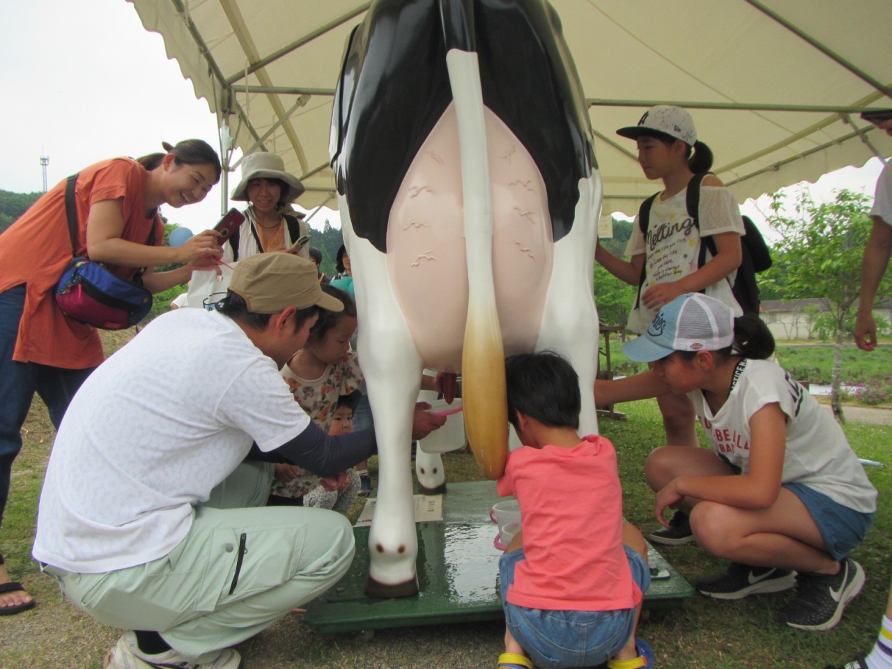 ウインナーにアイス、羊毛フェルトに野菜収穫など全58メニュー！ まきばの館で楽しむ体験、その名も「MKB58」