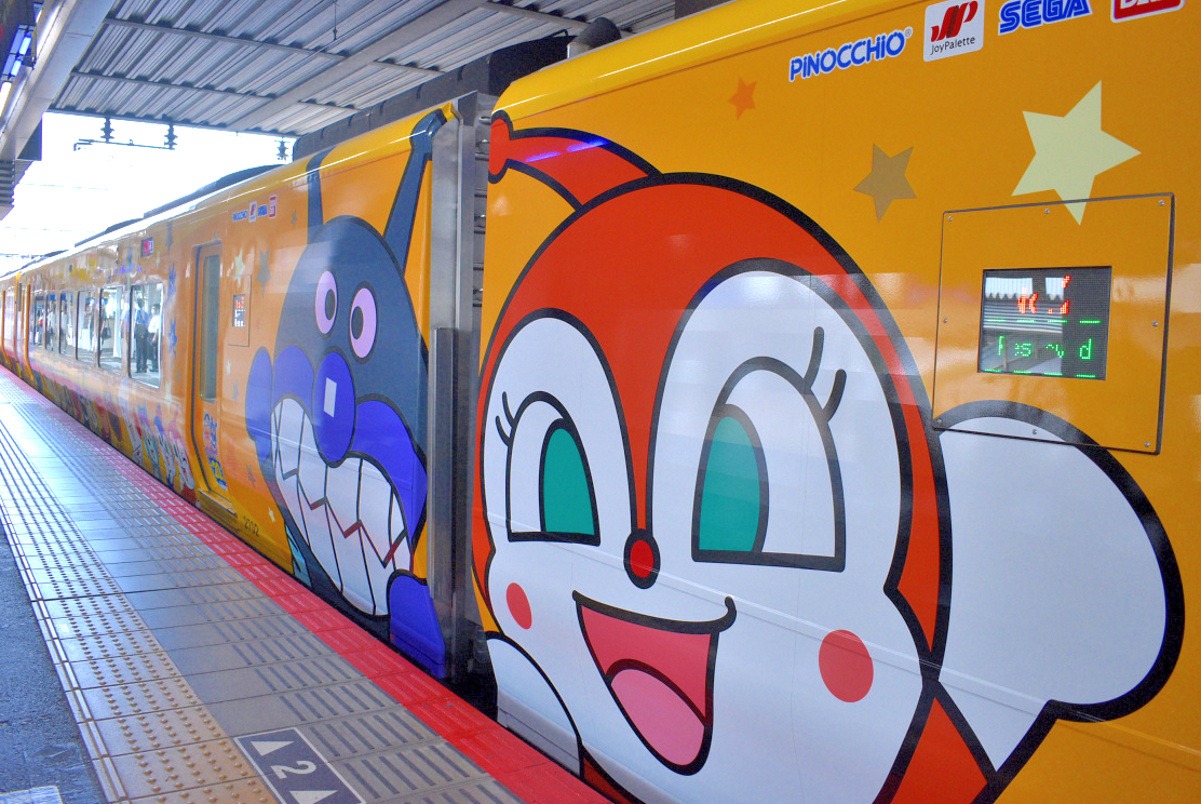 子どものテンション急上昇！JR岡山駅で見られる色んな列車9選