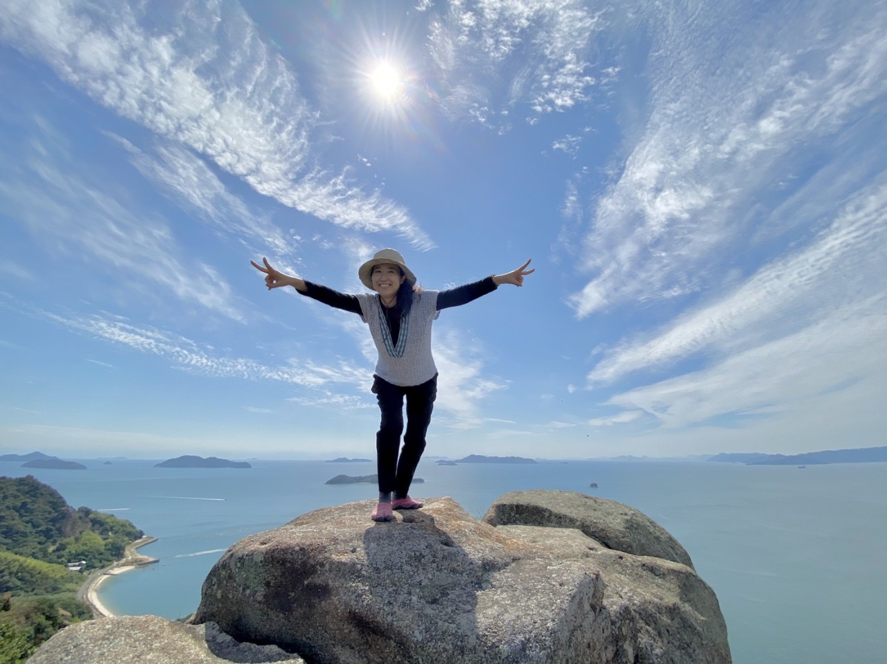 海と巨石の絶景!白石島トレッキングと見どころスポット紹介
