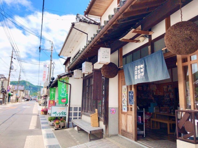 矢掛・宿場町散策の拠点にしたい街道沿いの古民家施設「やかげ町家交流館」