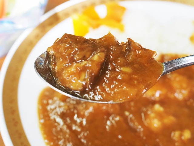 今、話題の桃のチャツネを使った「岡山カレー」実食レポ！
