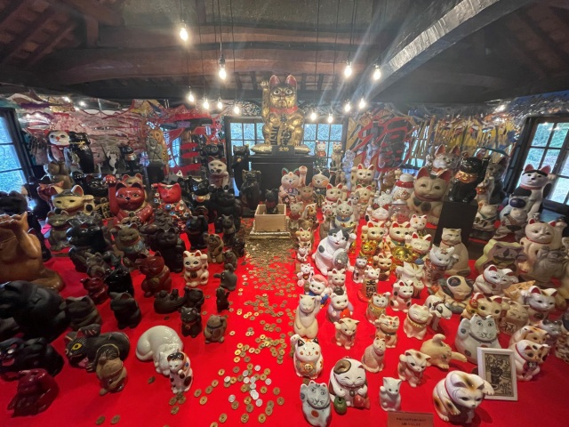 にゃんだふるパワースポット！福を呼ぶ「招き猫美術館ー金山寺ー」