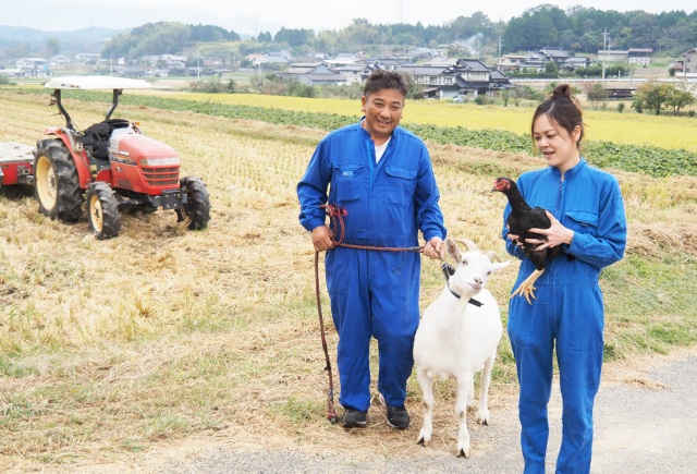 ヤギやシャモもいる農家民宿　勝央町の「土井ん家」で作州黒の枝豆収穫体験