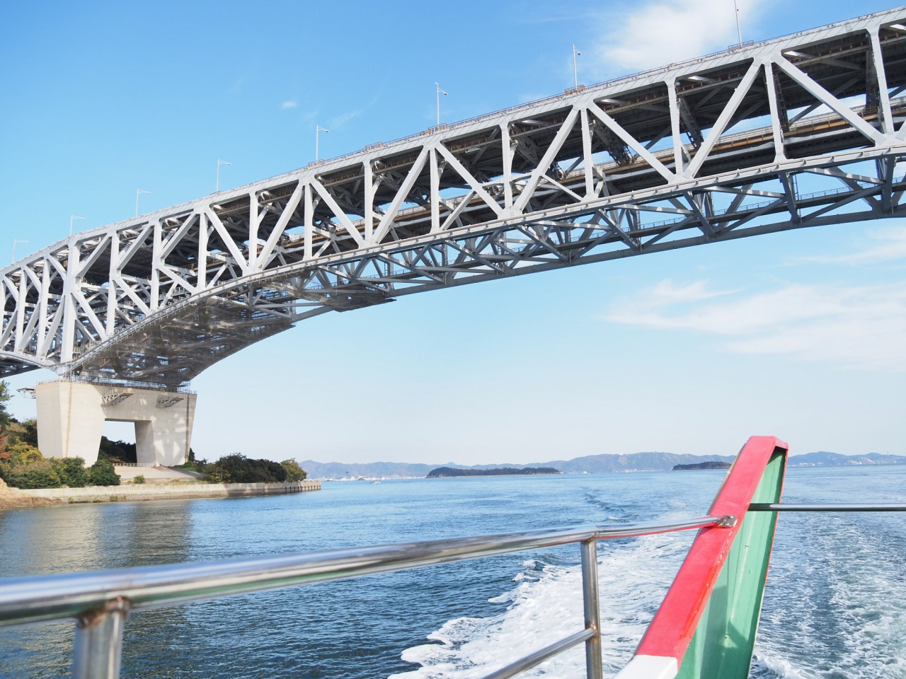瀬戸大橋周遊観光船で約45分の絶景＆快適クルージング！