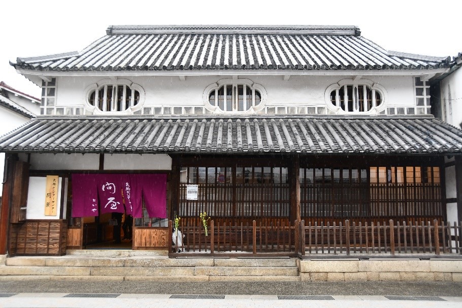 古民家リノベ施設「矢掛ビジターセンター問屋」に矢掛観光はおまかせ