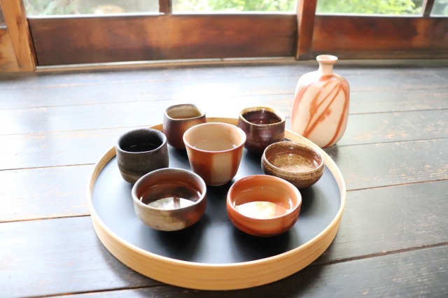 備前焼で食事や日本酒飲み比べもできる「ゑびすや荒木旅館」＆「備前焼ギャラリー・喫茶 里房」