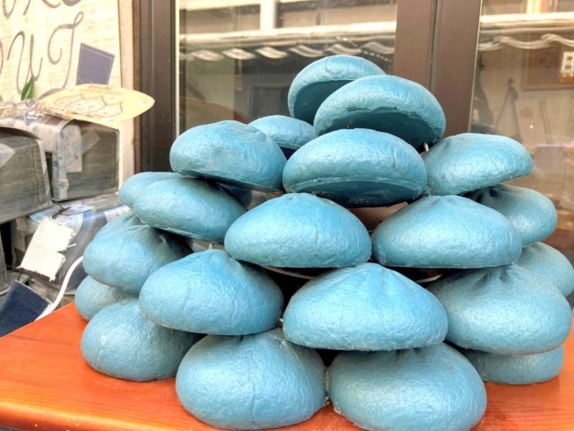倉敷美観地区名物！？「デニム色」グルメを実食！