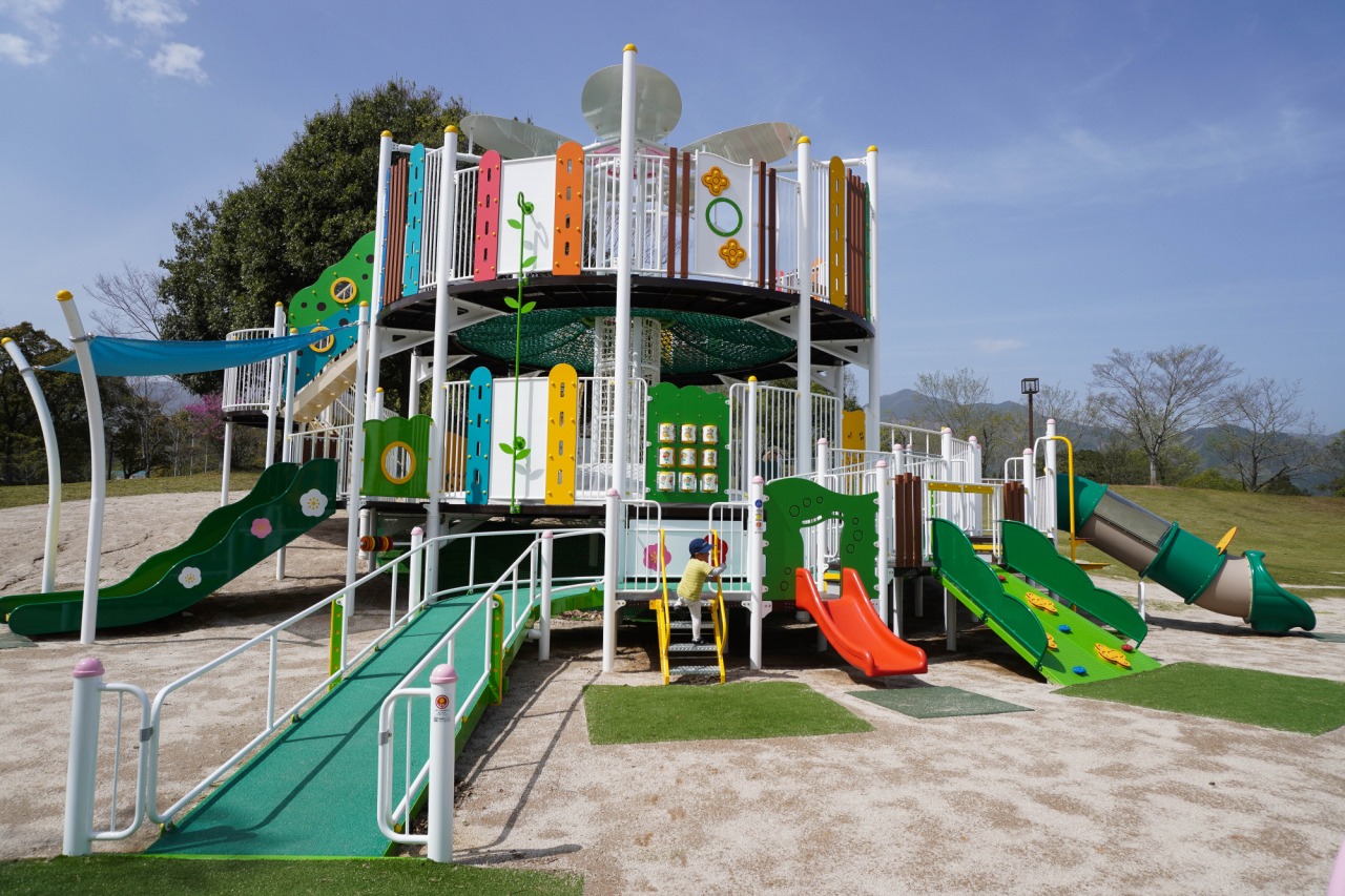 2024年春「奈義町総合運動公園」に新登場!大型インクルーシブ遊具で遊んできた