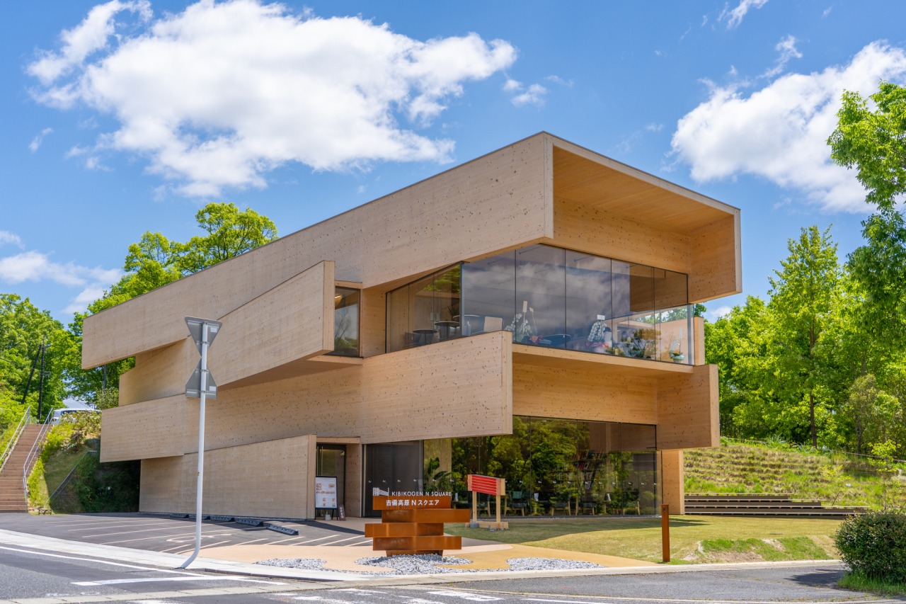 隈研吾デザインの吉備高原Nスクエア！カフェ「麓～ROKU～」で自然とアートを堪能