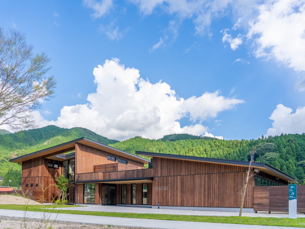 目的地にしたい宿!「100年の森のホテル 栞」が西粟倉村に誕生