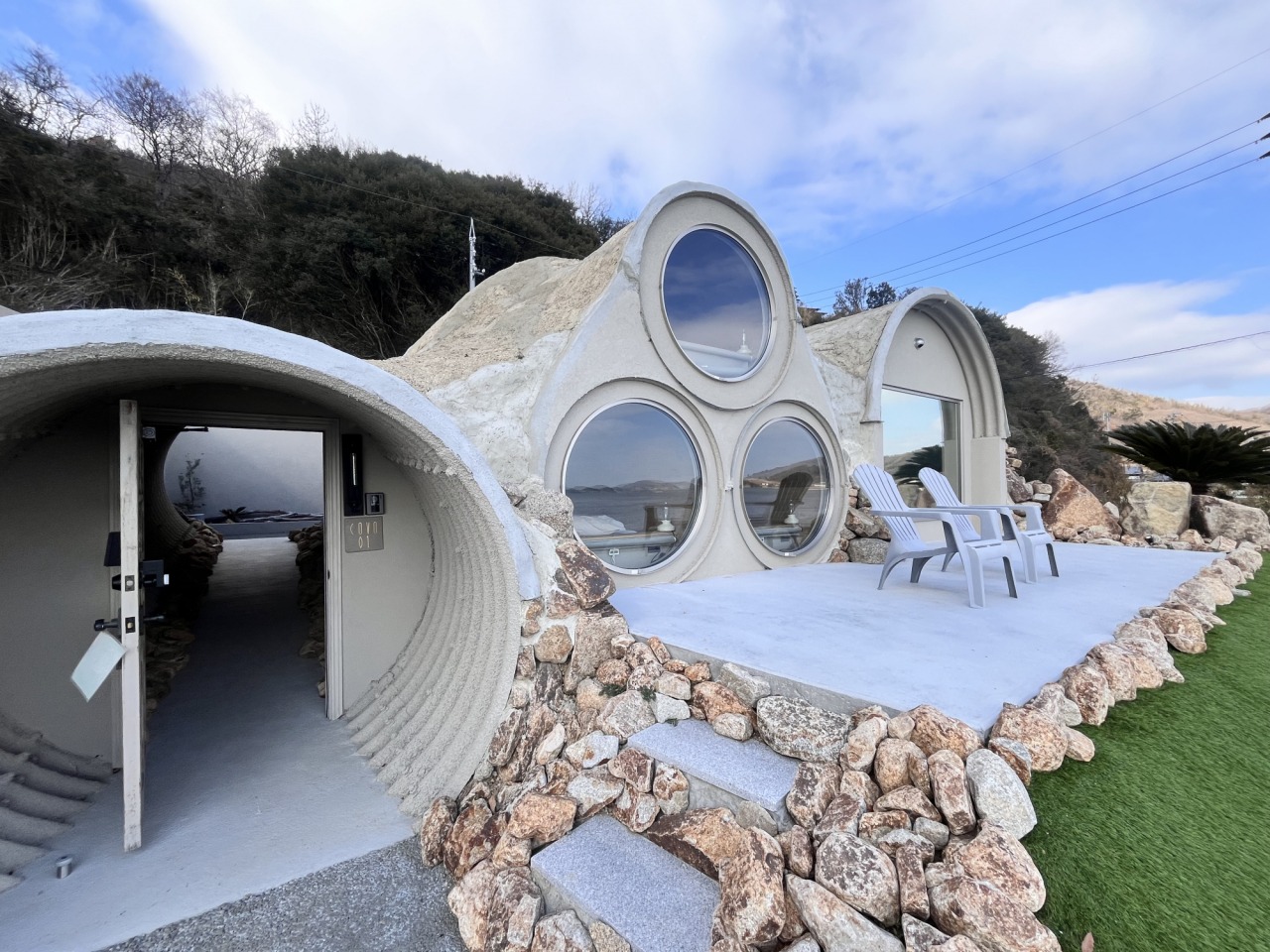 牛窓「COVO-ushimado-」はオーシャンビューの本格サウナ付き大人の隠れ家