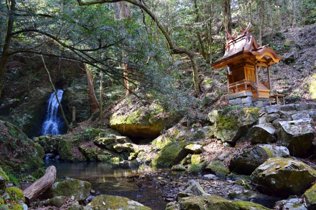 スサノオが剣の血を清めた滝！？岡山とヤマタノオロチの不思議な関係「血洗滝神社」「石上布都魂神社」（赤磐市）