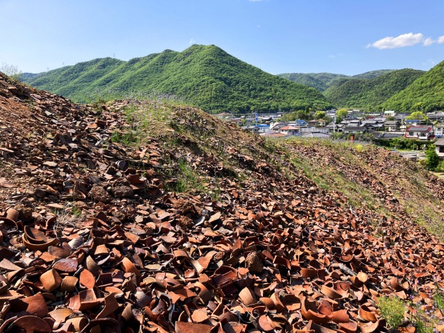 備前焼のふるさと「伊部南大窯跡」。巨大な窯と物原は唯一無二の光景！（備前市）