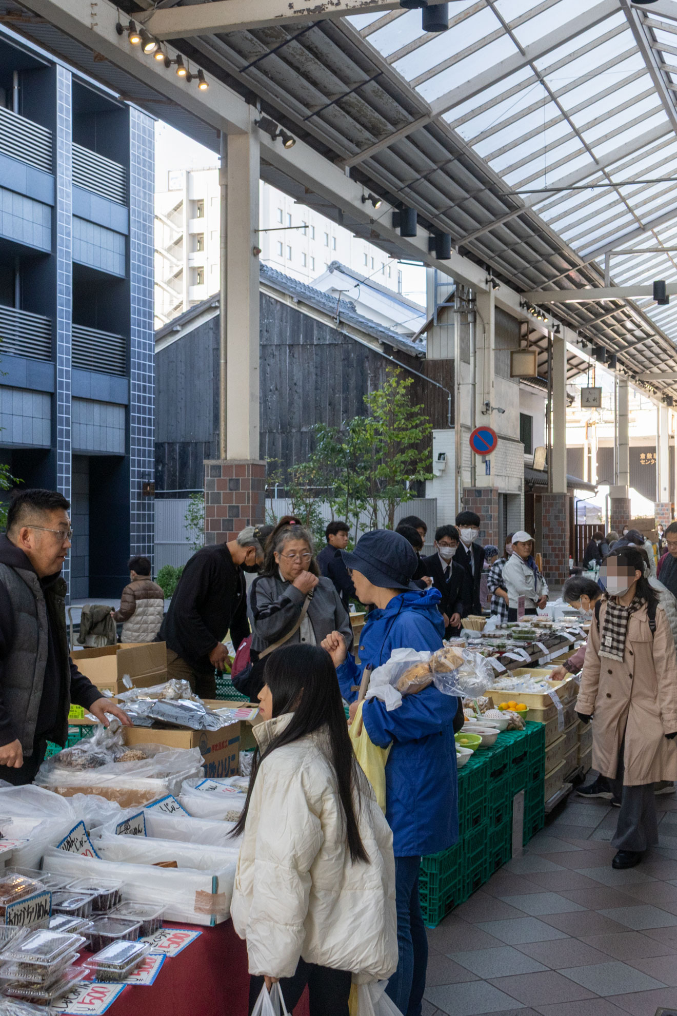 倉敷三斎市 〜 毎月第3日曜日、JR倉敷駅前にて開催!多くの人で賑わう朝市〜
