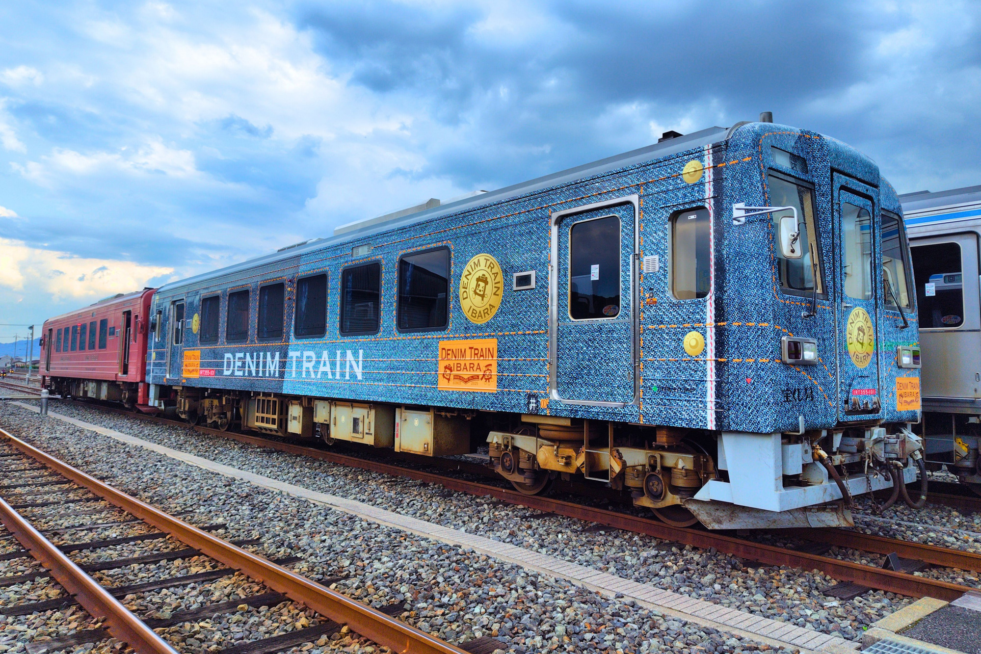 井原鉄道のデニム列車で訪ねる、「藍」のものづくりの現場（井原市）