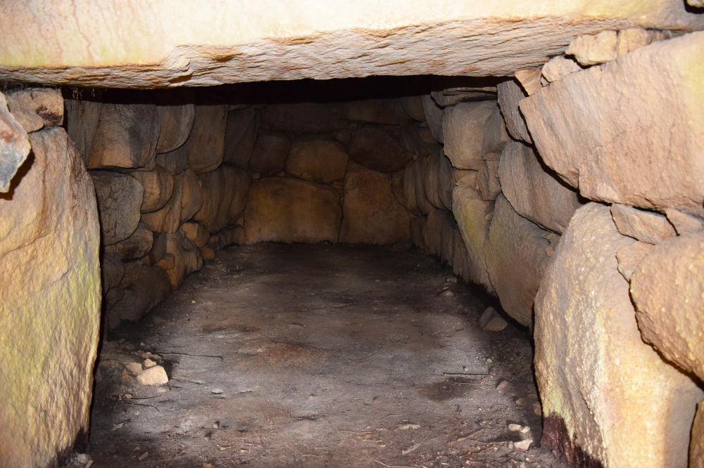 【岡山の古墳】備中国分寺から近い!緑山古墳群で巨大な横穴式石室に入ってみよう!(総社市)