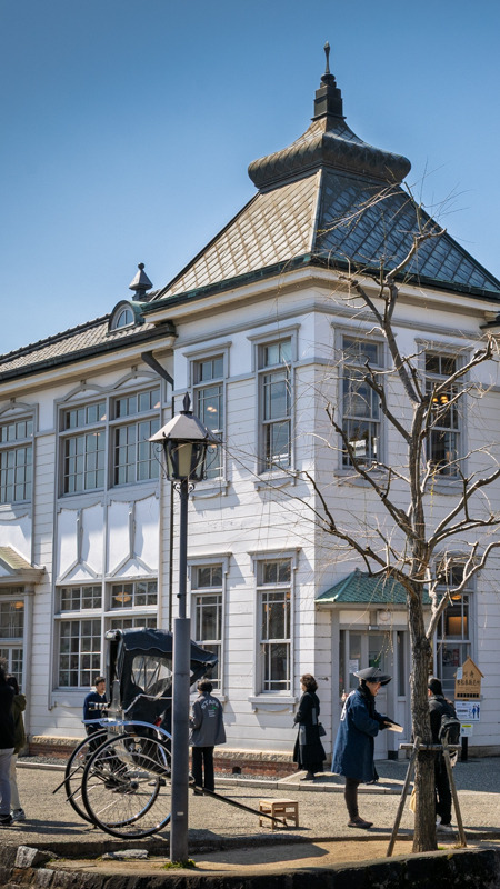 白壁の蔵屋敷とデニムの青！倉敷美観地区で心満たされるのんびり町歩き