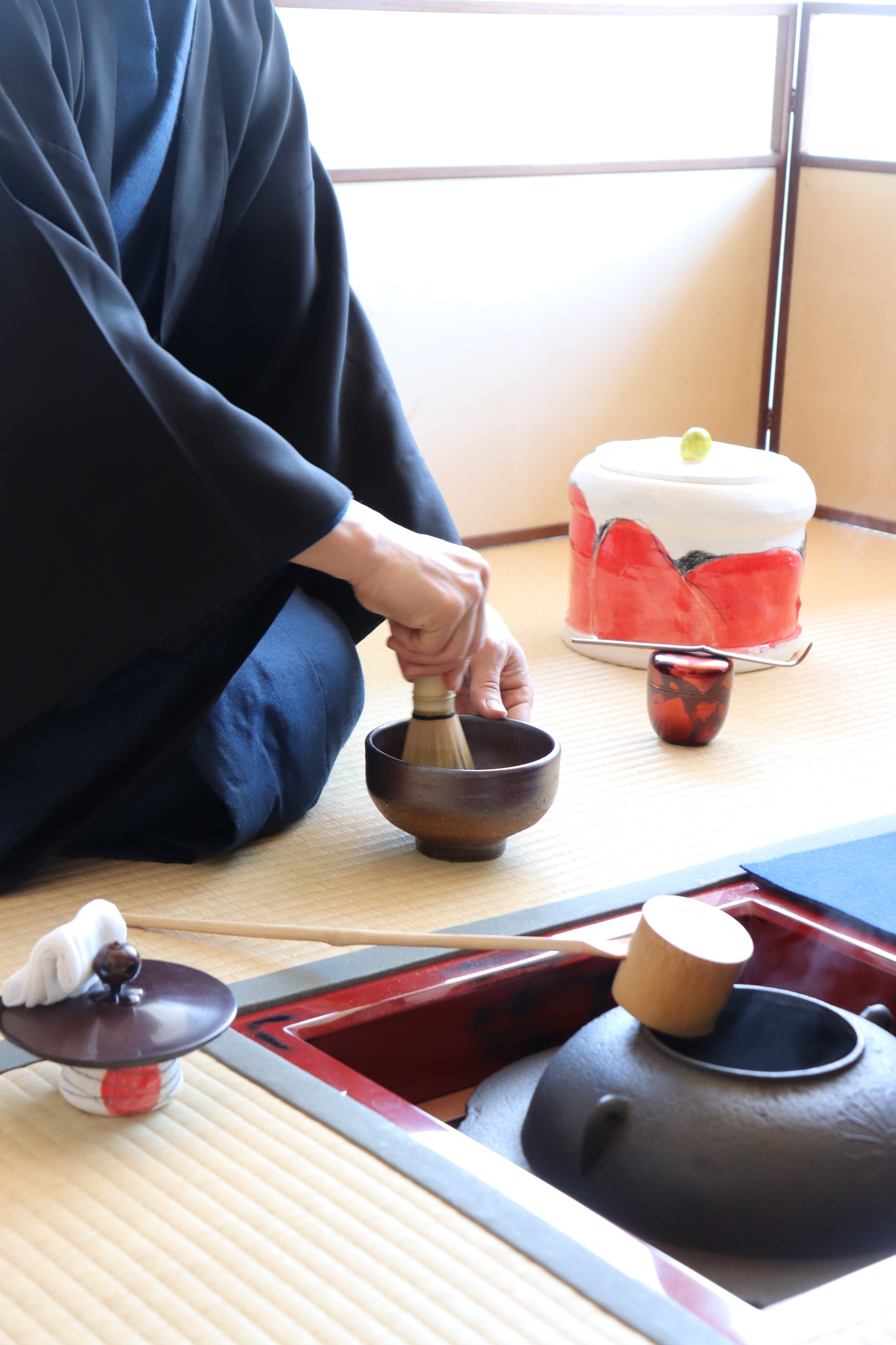 「備前市美術館」でお茶席体験！備前焼のうつわと季節のお菓子で楽しむ