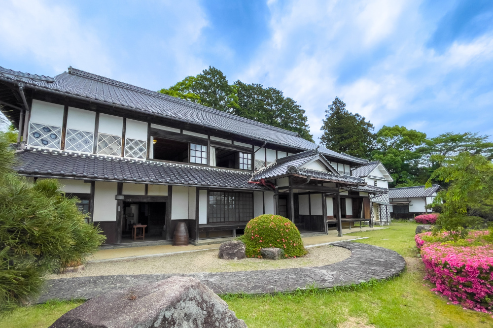 泊まれる豪農屋敷「治部邸」。一棟貸し切りで合宿やコスプレ撮影にも人気!(久米南町)