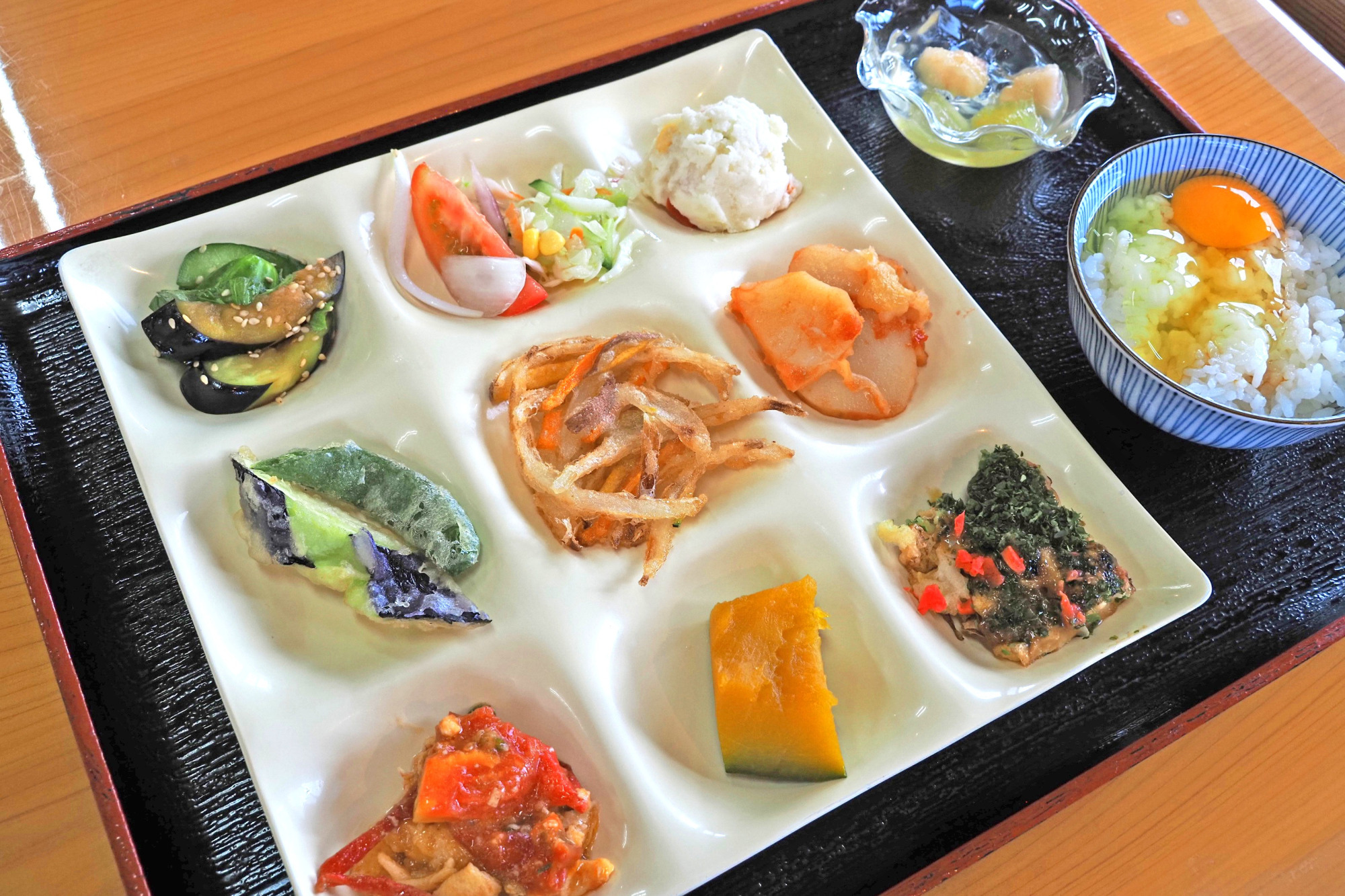 総社市「たね井や」で味わう地元の旬！新鮮野菜のランチバイキングと果物が人気の直売所