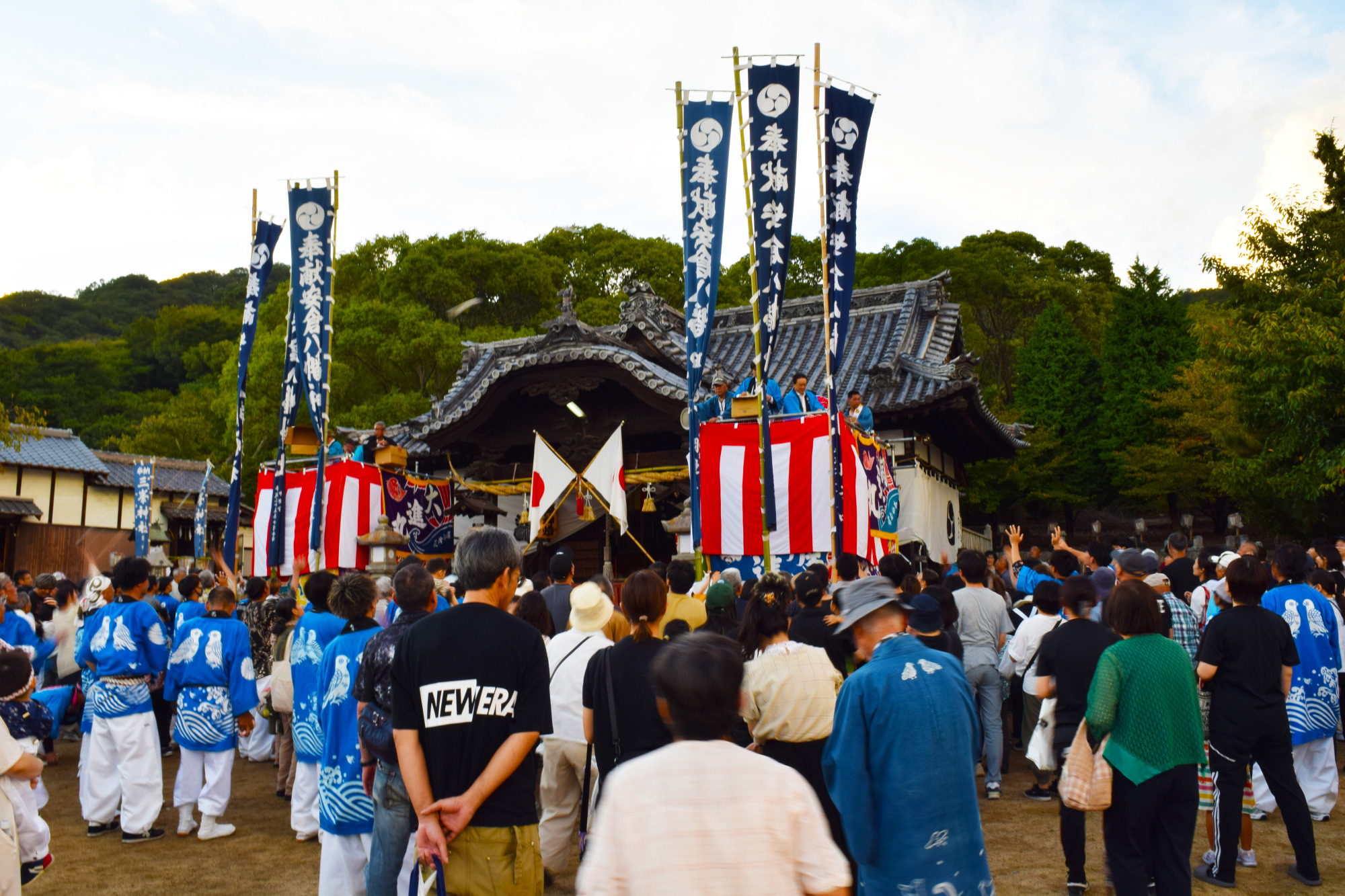 祭りの最後には餅投げも行なわれました