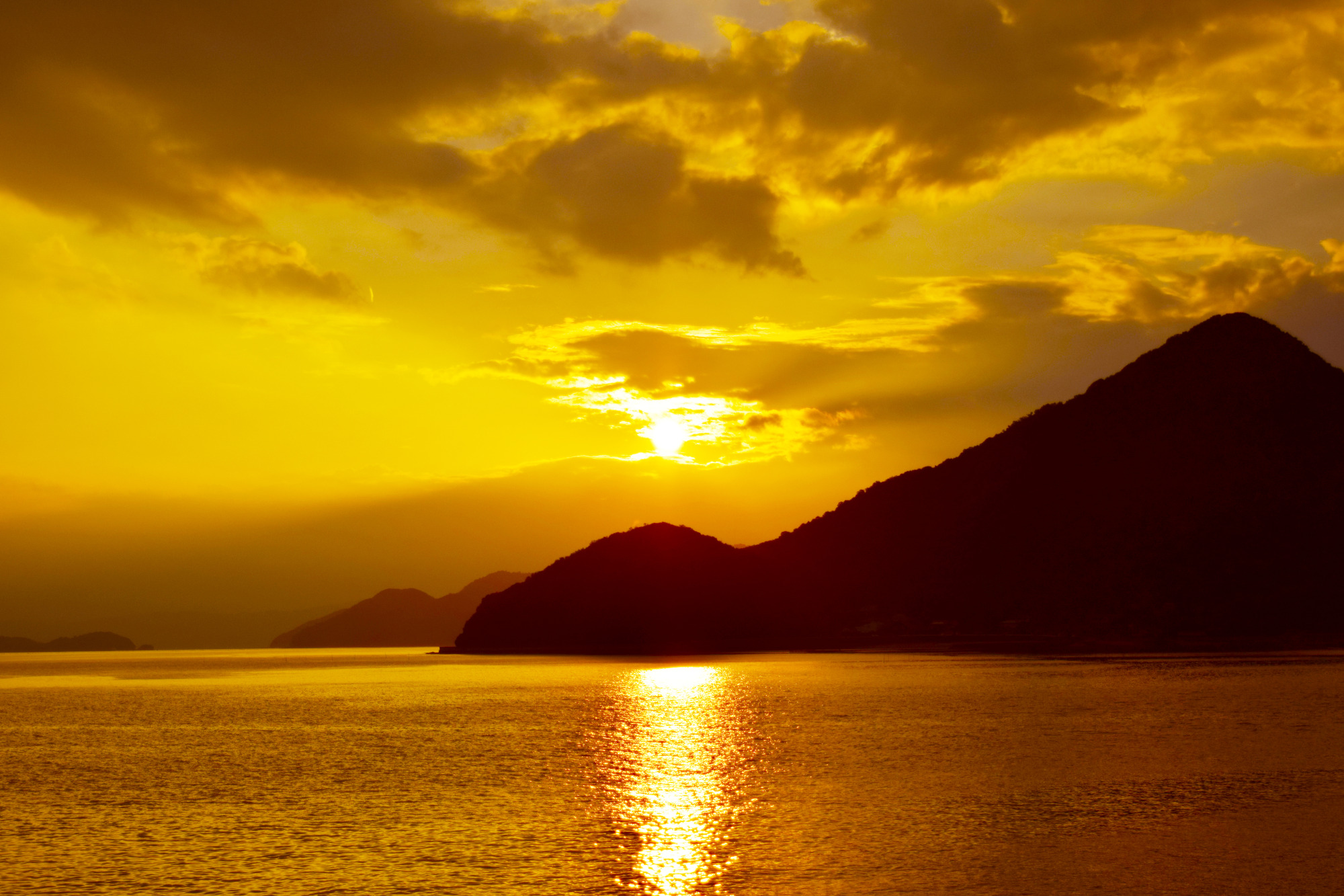 寄島園地は絶好の夕日スポットです