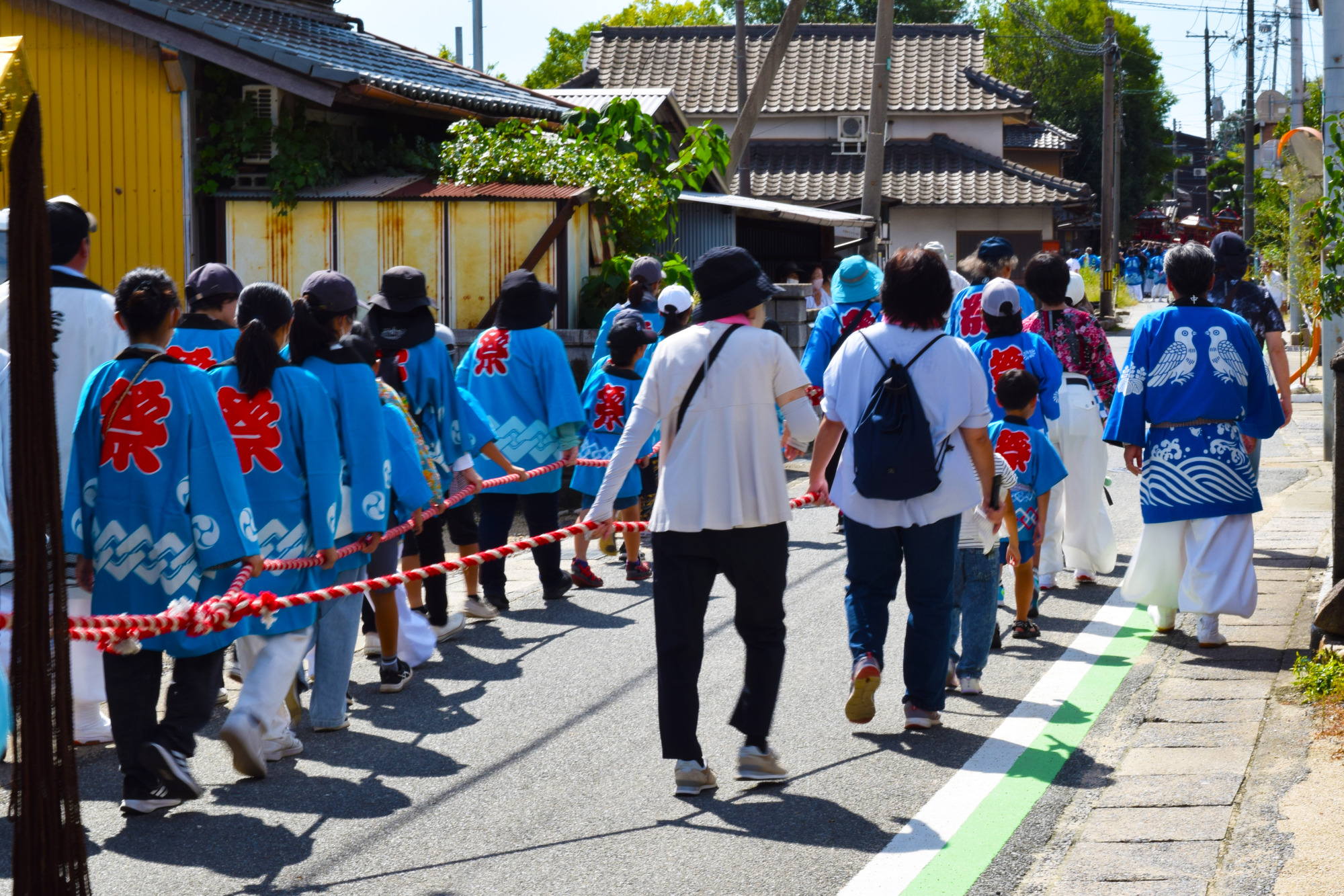 「船」を引く安倉地区の子供たち