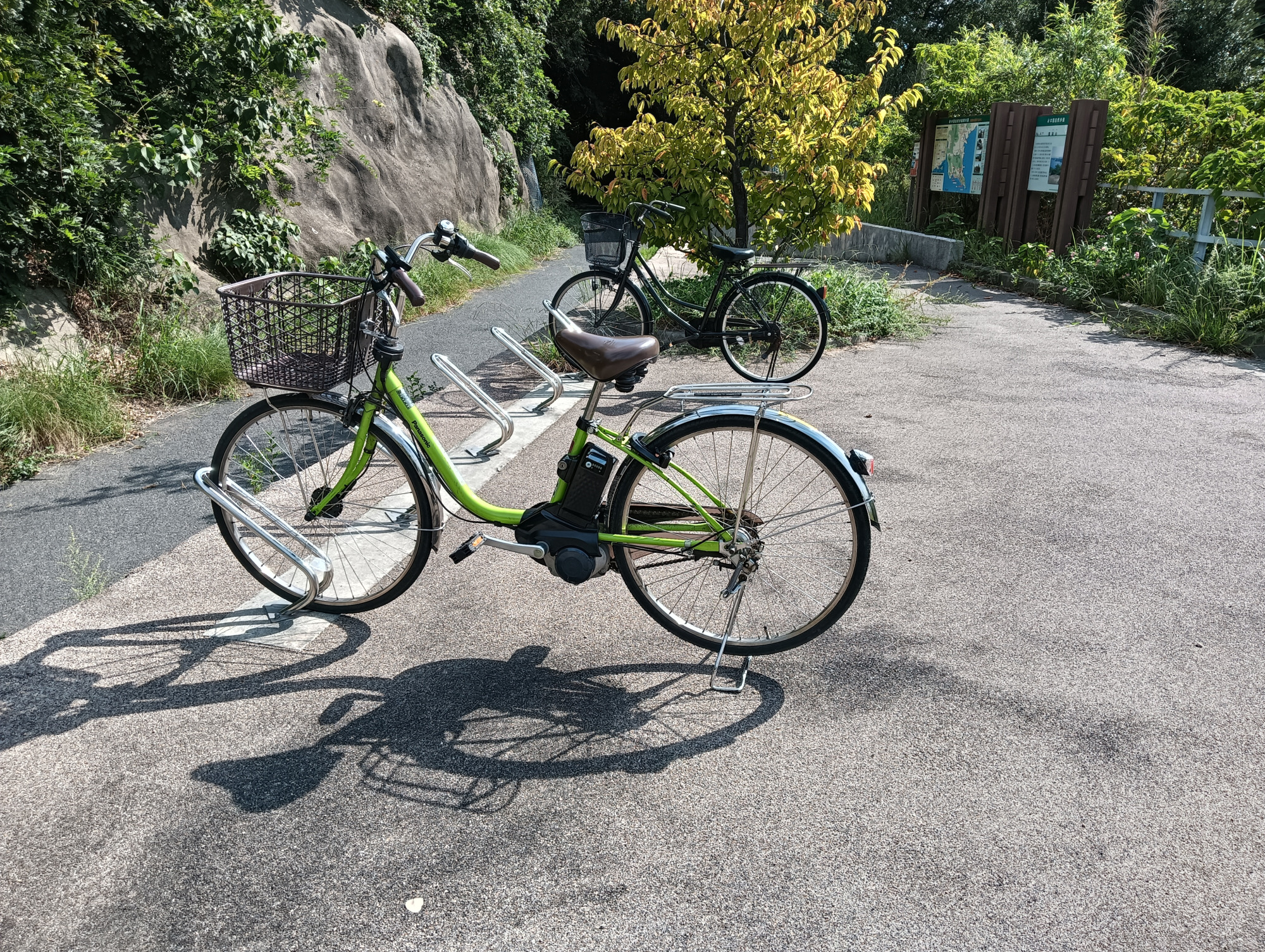 旧鷲羽山駅自転車置き場