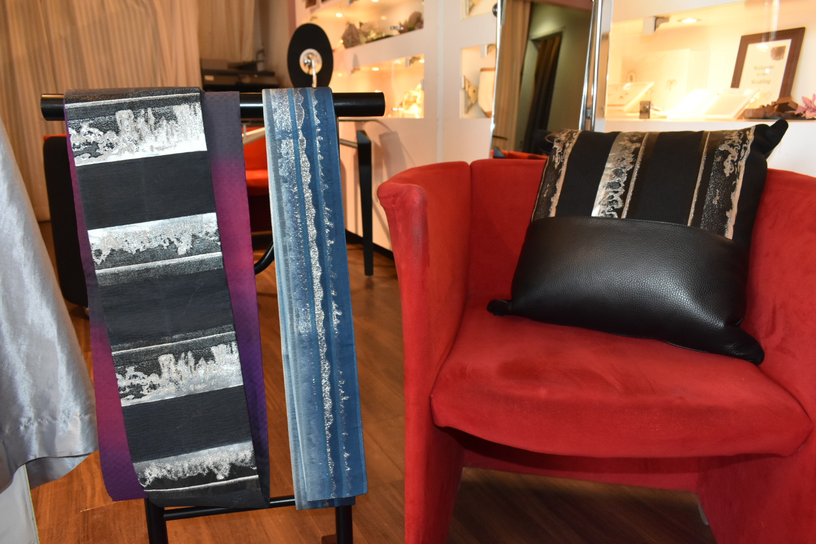 山鳥毛西陣織帯・本革クッション