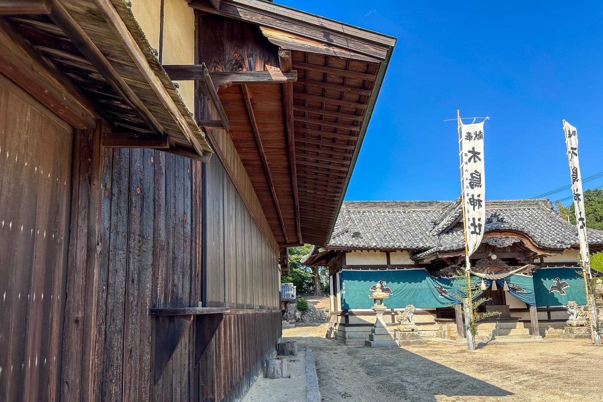 江戸時代に建てられた芝居小屋「千歳座」と「小烏神社」(香川県丸亀市本島)