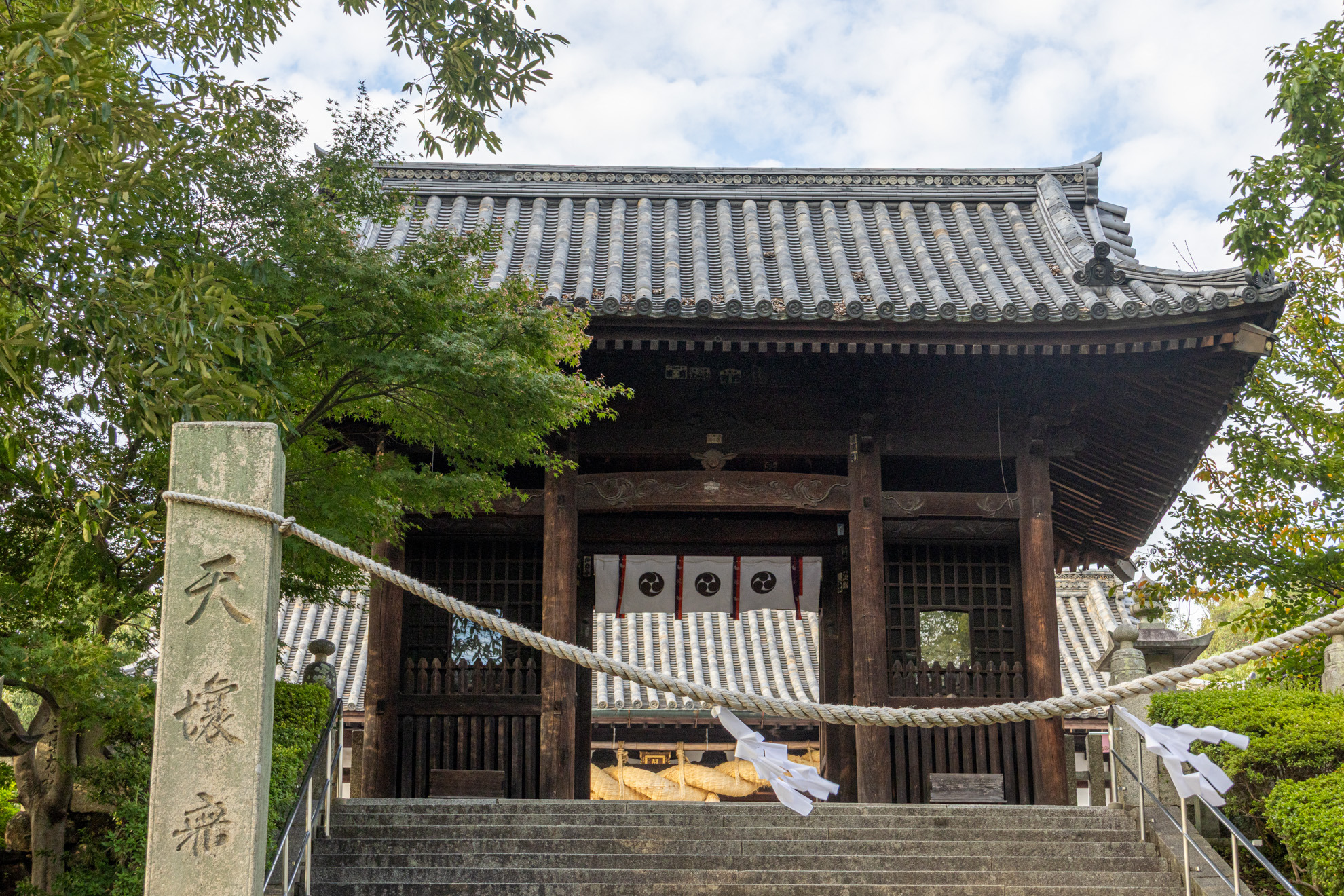 阿智神社 隋神門