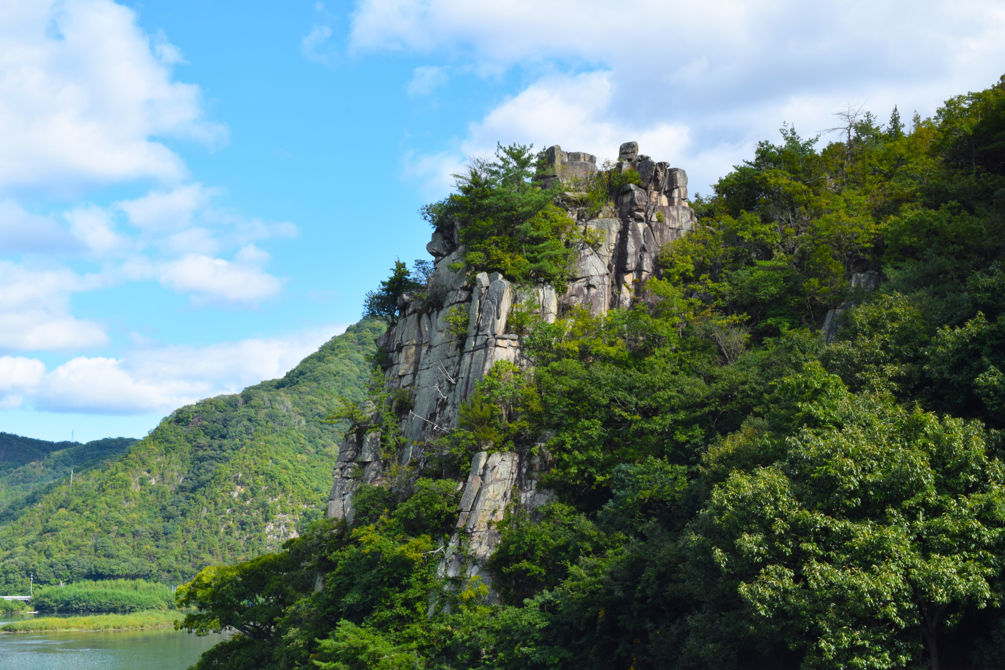 橋の歩道から撮影