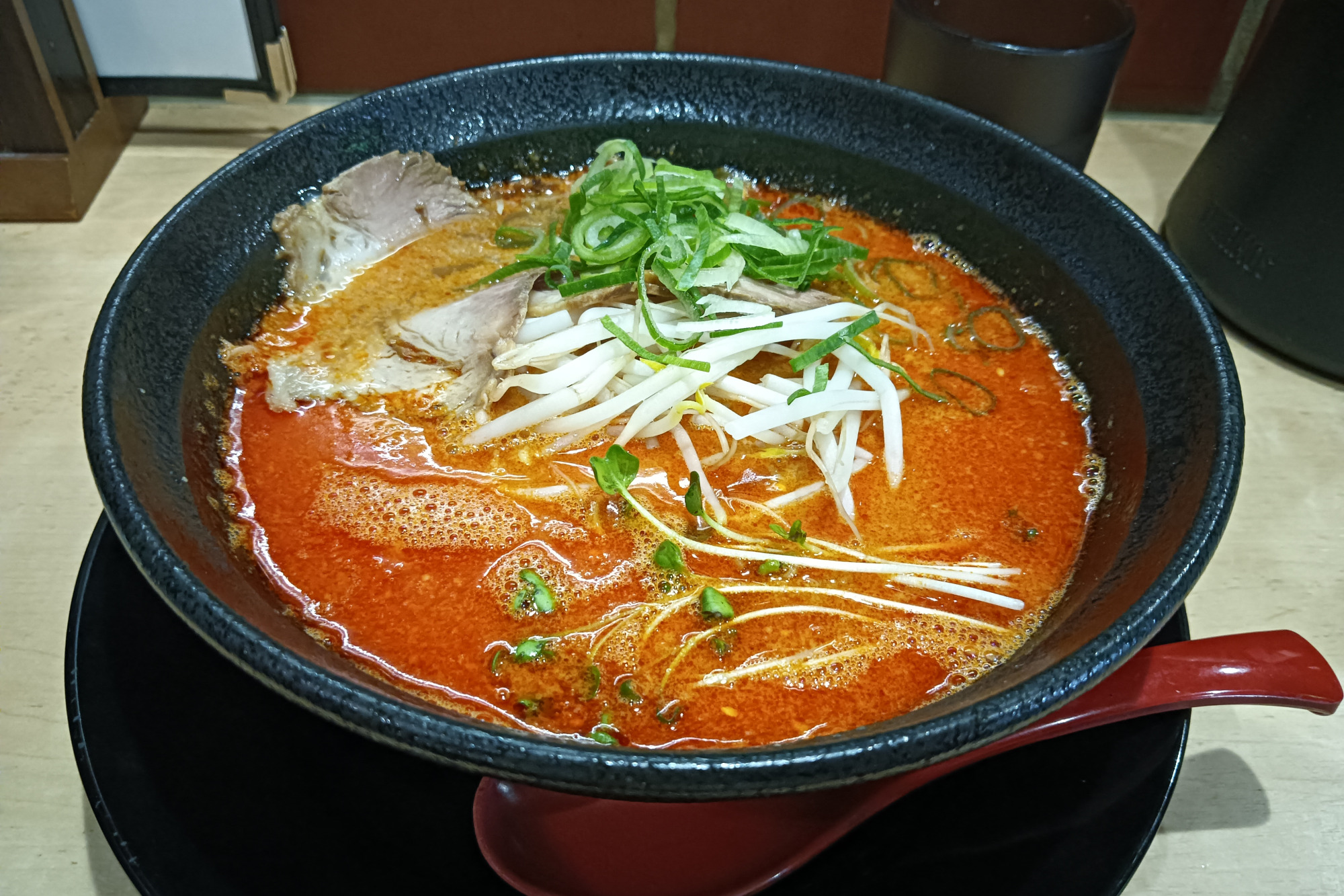 担々麺（920円）