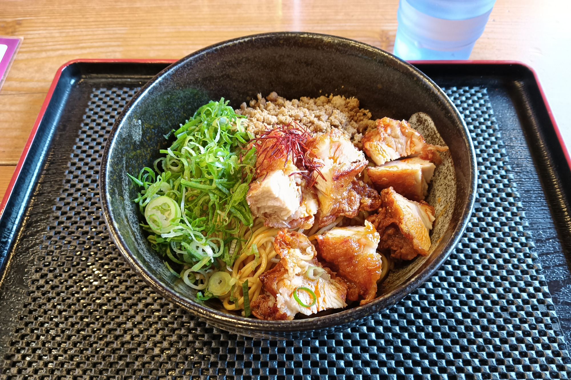 汁なし担担麺 鳥のから揚げトッピング（950円）