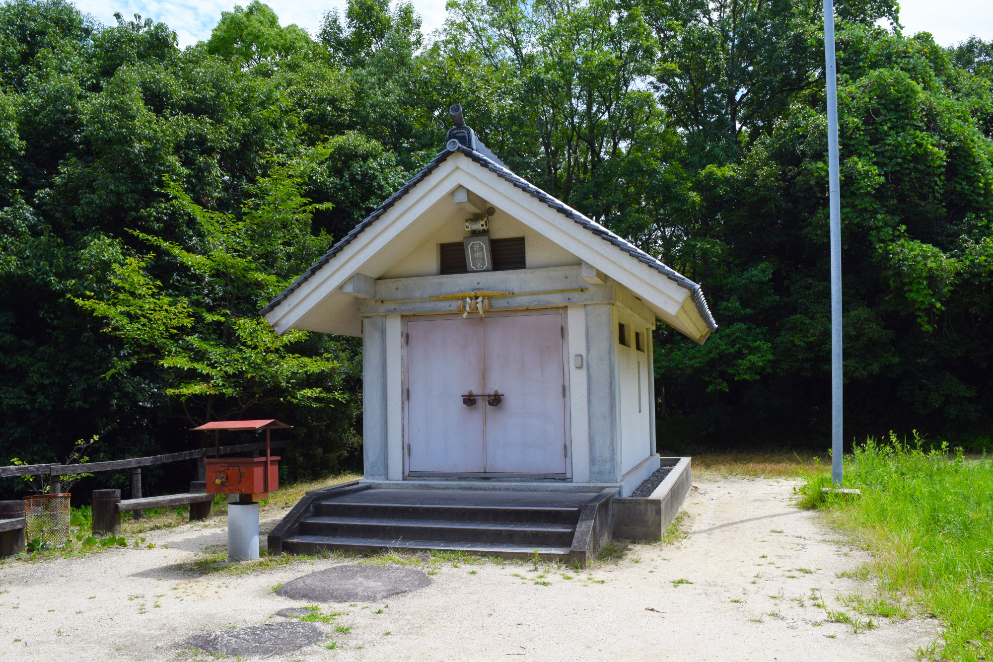 楯築遺跡に隣接する収蔵庫