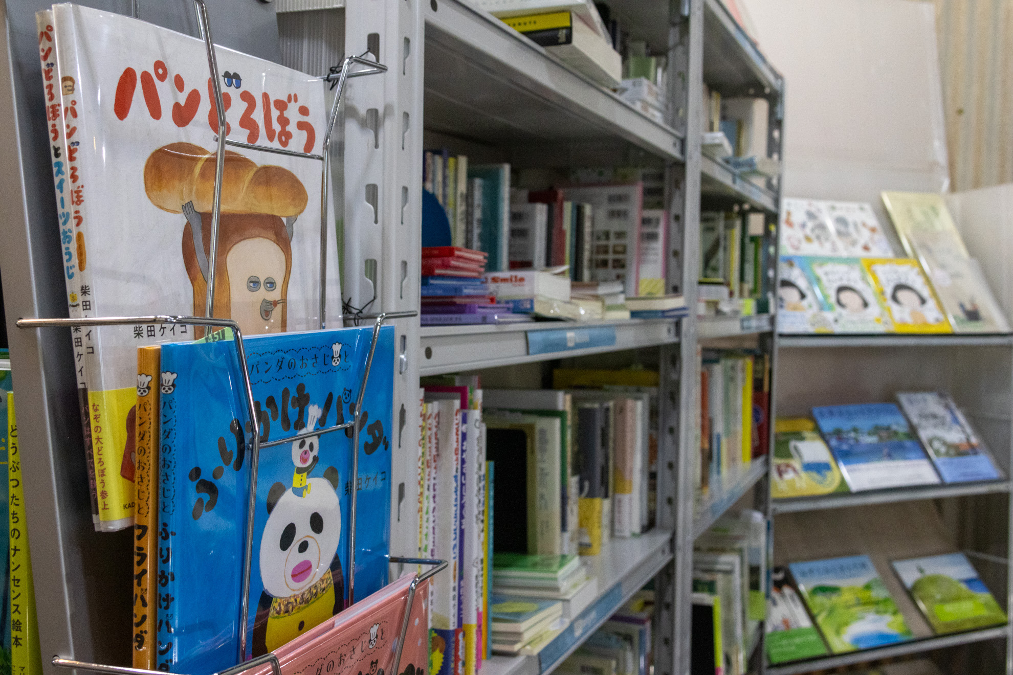 ベストセラーの絵本もあります