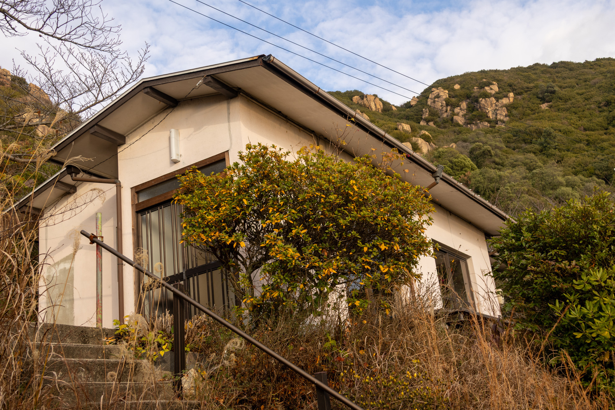 店舗外観 少し小高い場所に立地しています