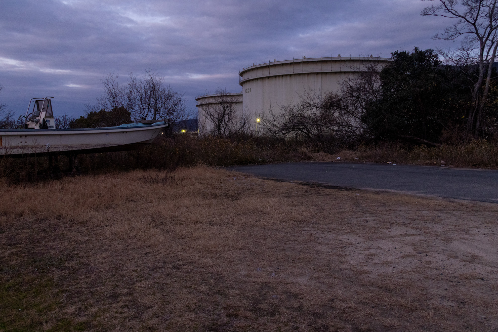車はこちらに停めます