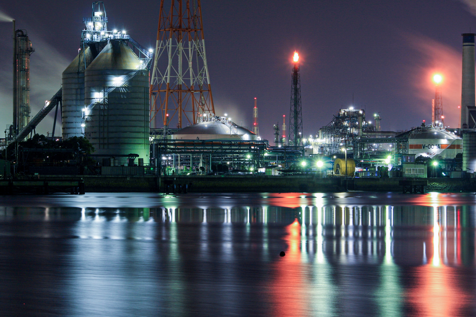 製油所（ENEOS）のプラント群（1）