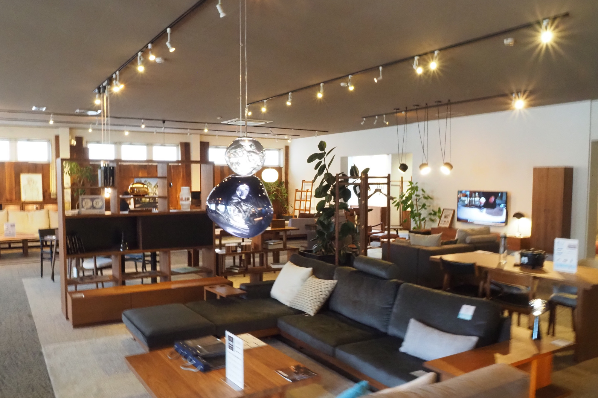 ファクトリーショップ「マスターウォール ザ ワールド」