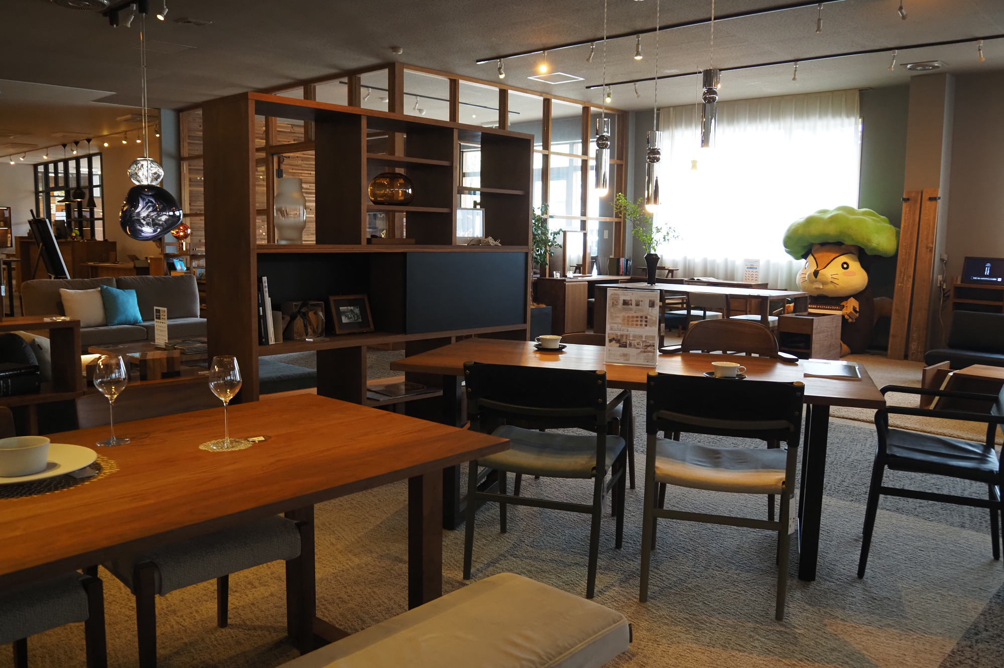 ファクトリーショップ「マスターウォール ザ ワールド」