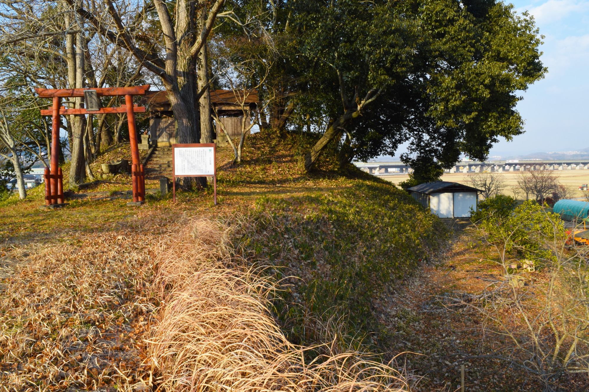 前方部から見た後円部