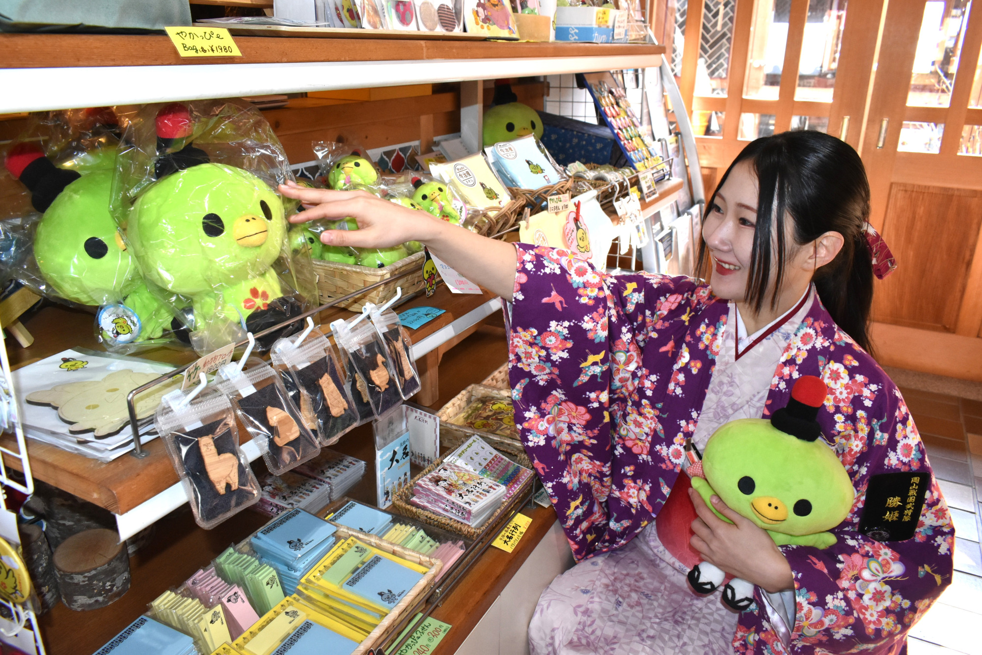 やかっぴーグッズがズラリ！