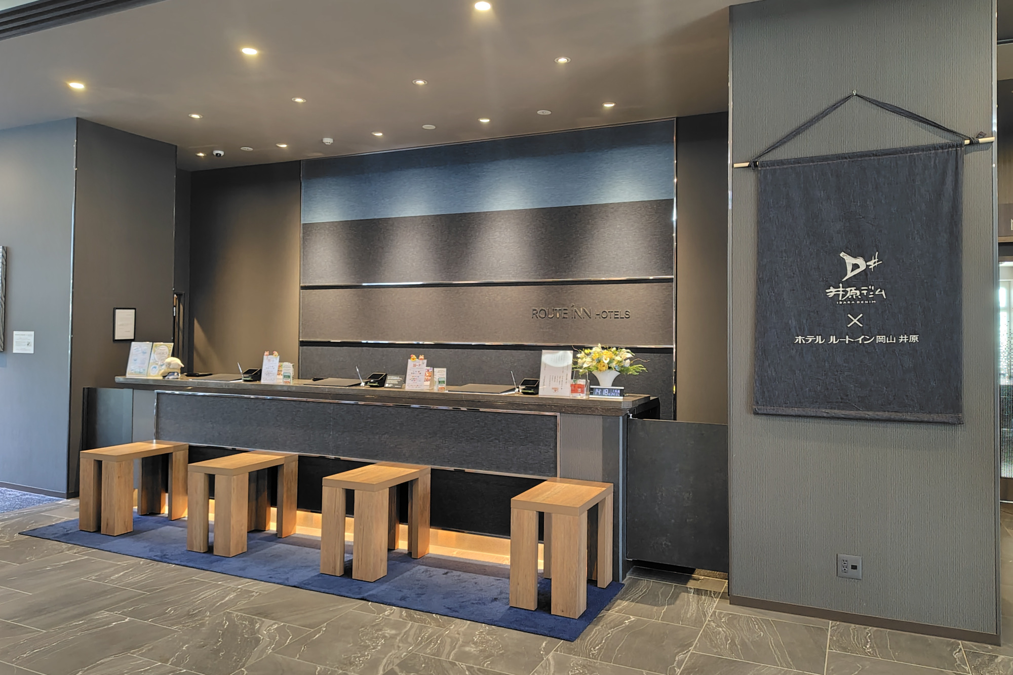 フロントまわりも「デニム色」が溶け込んでいます